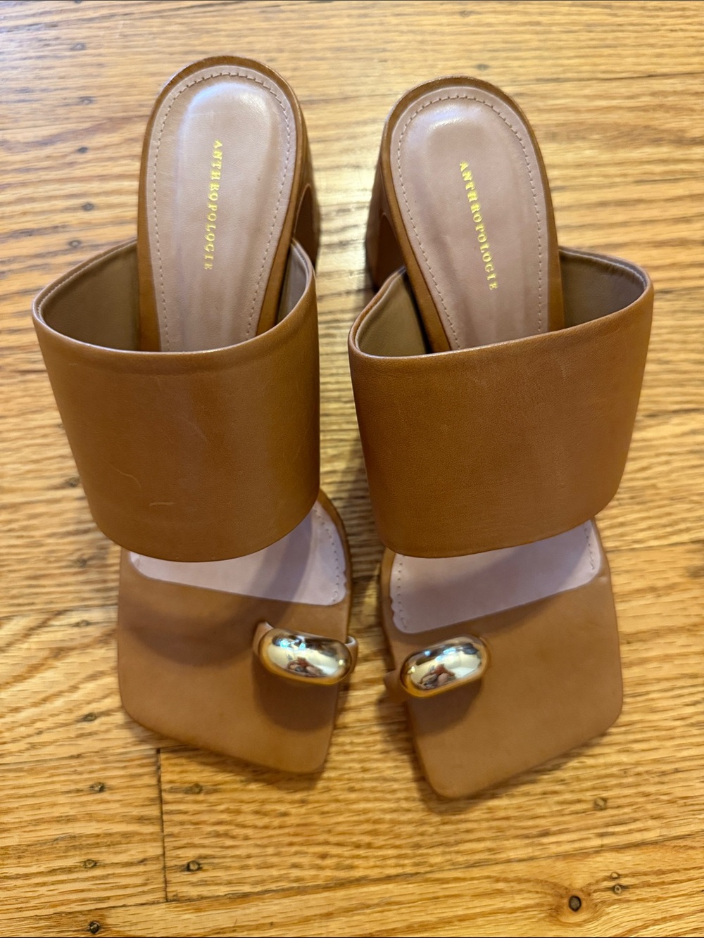 NWOB Anthropologie Tan Leather Block Heel Toe-Ring Slides with Gold Accents - Picture 3 of 10